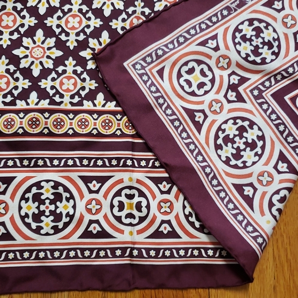 Vera Bradley Silk Scarf "Medallion" EUC - Picture 5 of 6